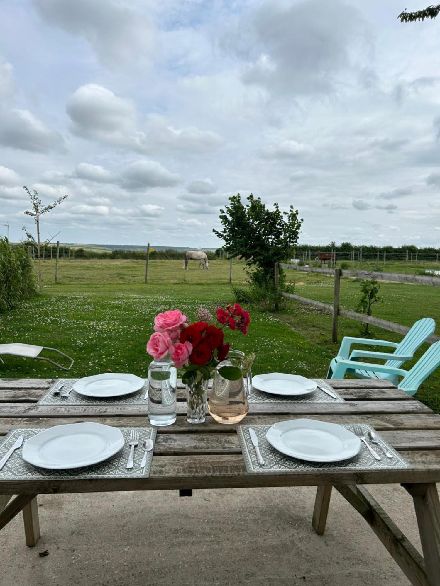 Le Clos de l'Angley Gîtes et pension équestre Caffiers Extérieur photo